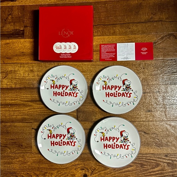 Lenox ~ Poreclain Christmas Snoopy ~ White W/ Multi-Colors Set of 4 Plates ~New - Picture 2 of 15